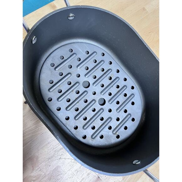 Circulon 2 Handled Dutch Oven 6qt With Lid Non Stick - Picture 4 of 4